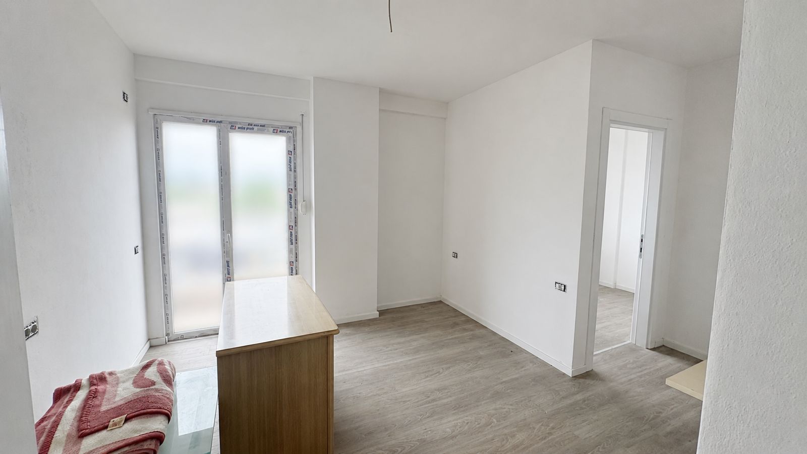 Hyrje me qera 3+1+Garderobe+Post Parkimi ne Selite D8243A-13