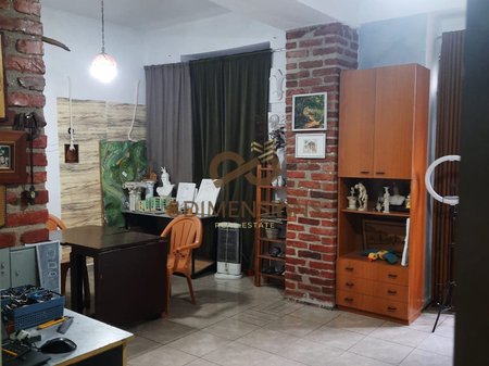 Business premises for sale near the Twin Towers D815Z-5