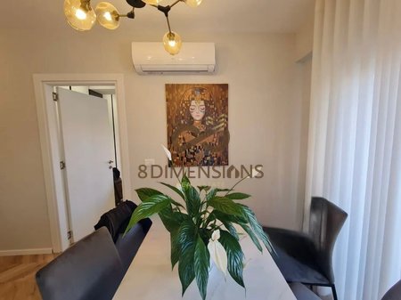 Shitet Apartament 1+1 ne Rruge te Kavajes prane Kishes katolike (D8141A-82)