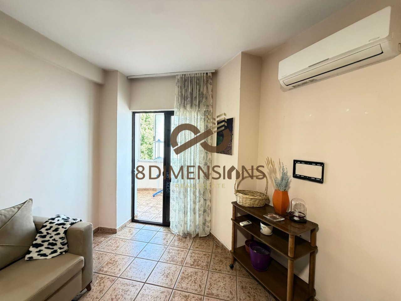 Jepet me qera apartament 1+1 tek Rrgua e Elbasanit, prane shkolles se Baletit (ID D8241A-142 )