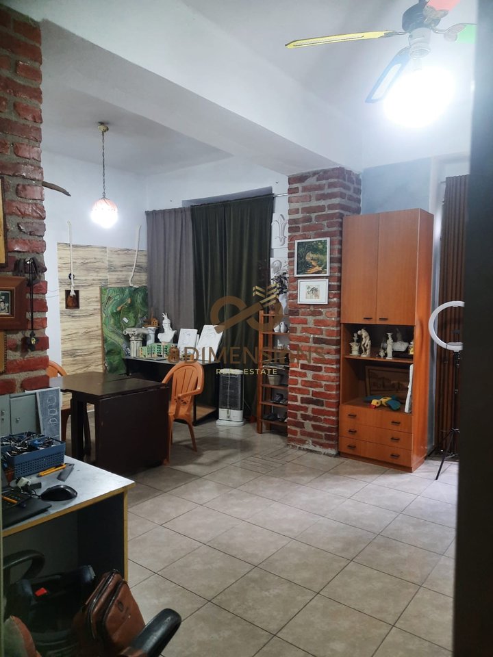 Business premises for sale near the Twin Towers D815Z-5