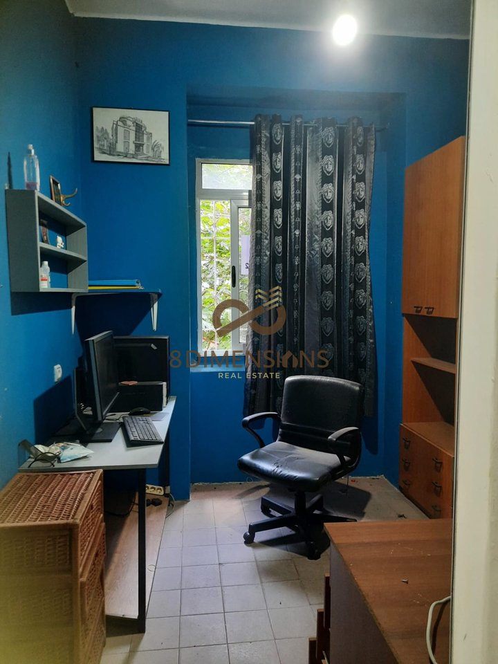 Business premises for sale near the Twin Towers D815Z-5
