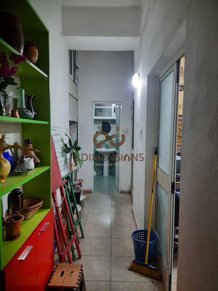 Business premises for sale near the Twin Towers D815Z-5