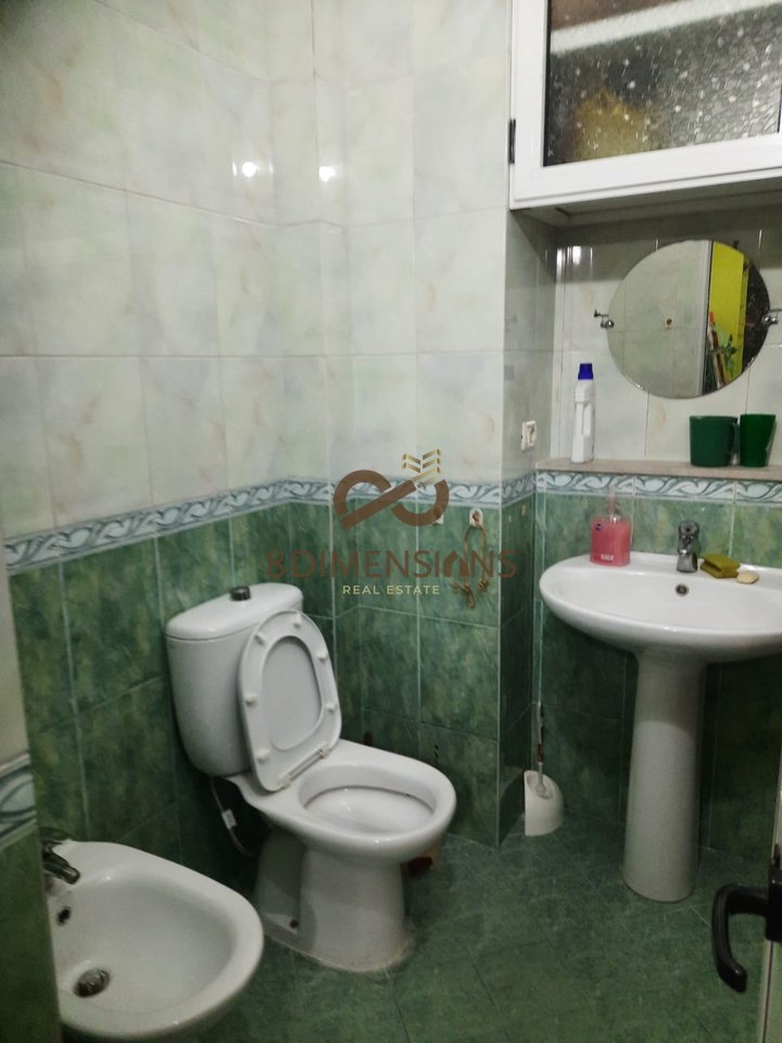 Business premises for sale near the Twin Towers D815Z-5