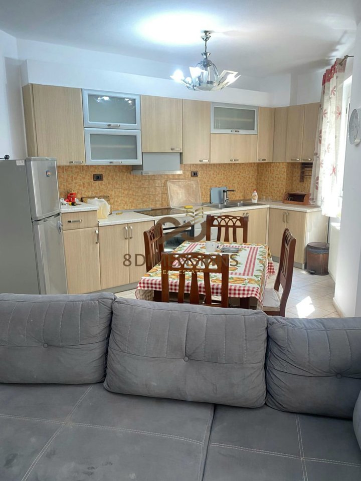 Jepet me qera Apartament  2+1 Te Garda te Rruga Dora D’Istria (D8242Z-15)