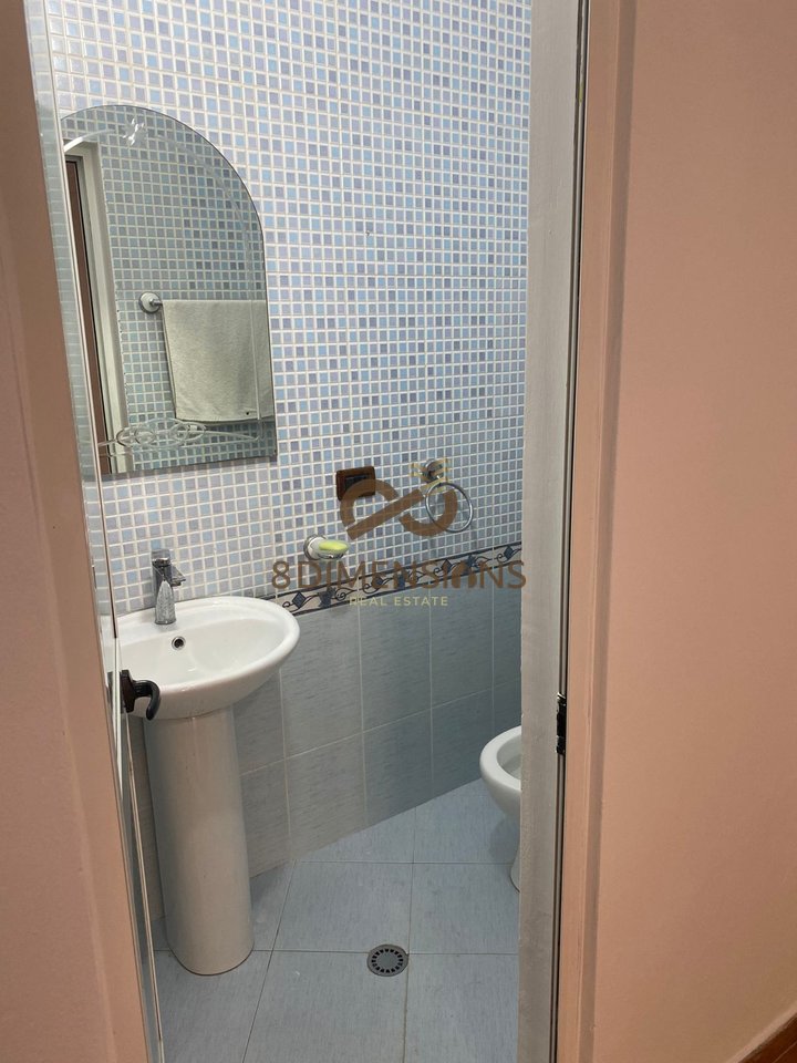 Jepet me qera Apartament  2+1 Te Garda te Rruga Dora D’Istria (D8242Z-15)