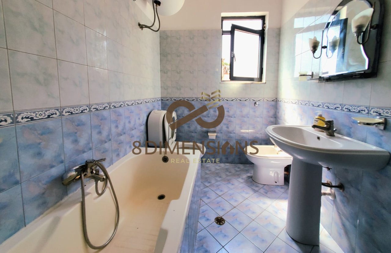 Jepet me qera Apartament 2+1 ne Rrugen e Durresit  prane Hotel Colosseo (D8242A-146)