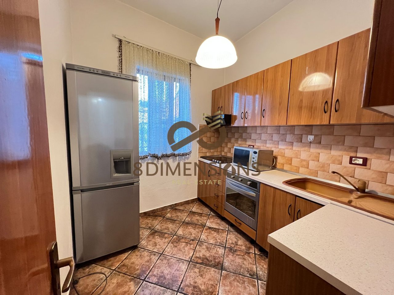 Jepet me qera Apartament 2+1 ne Rrugen e Durresit  prane Hotel Colosseo (D8242A-146)