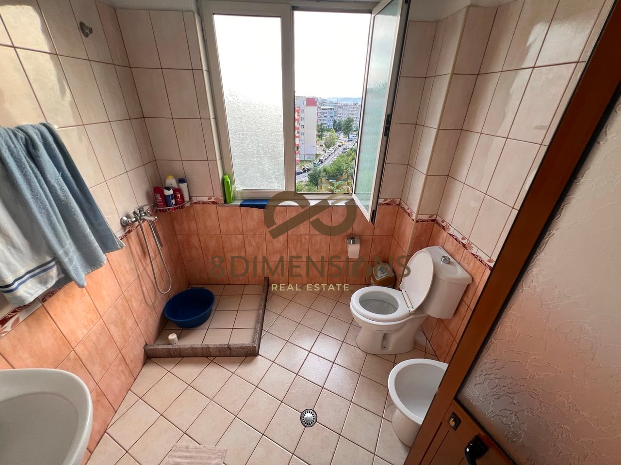 Shitet Apartament 3+1+2 tualete ne Fresk me hipoteke prane shkolles 17 Shkurti (D8143A-25)