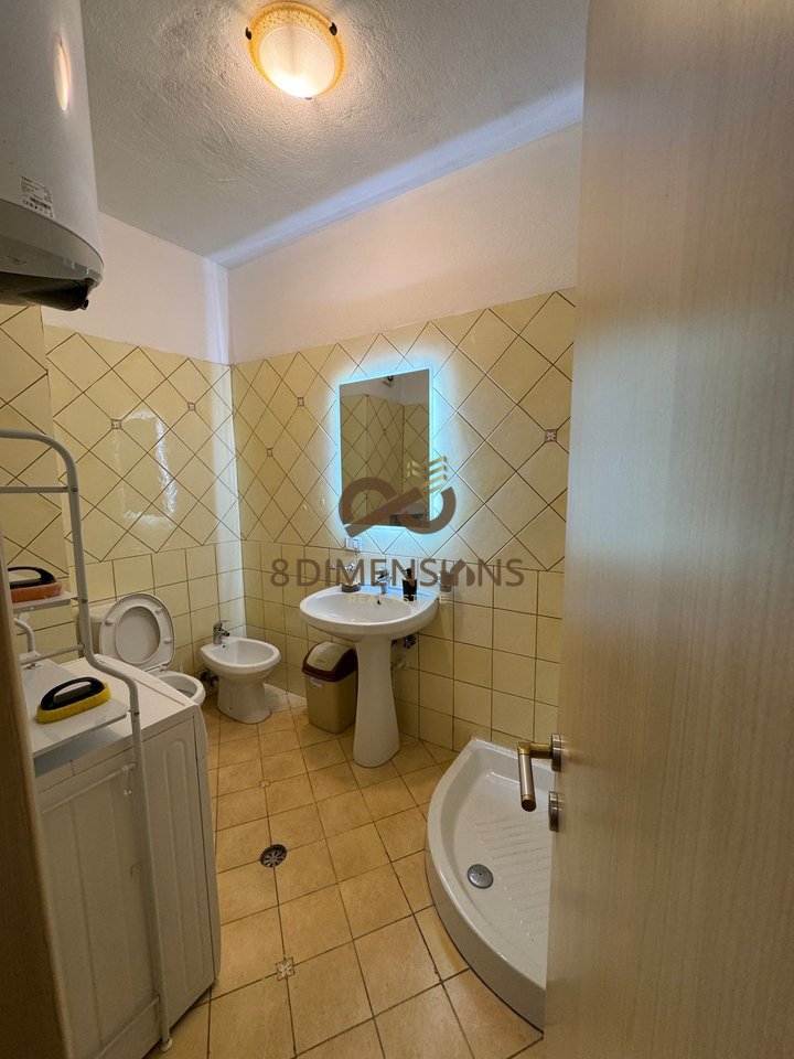 Jepet me qera Apartament 1+1 Te Ish Tregu Elektrik prane Bar Britanikut (D8241Z-48)
