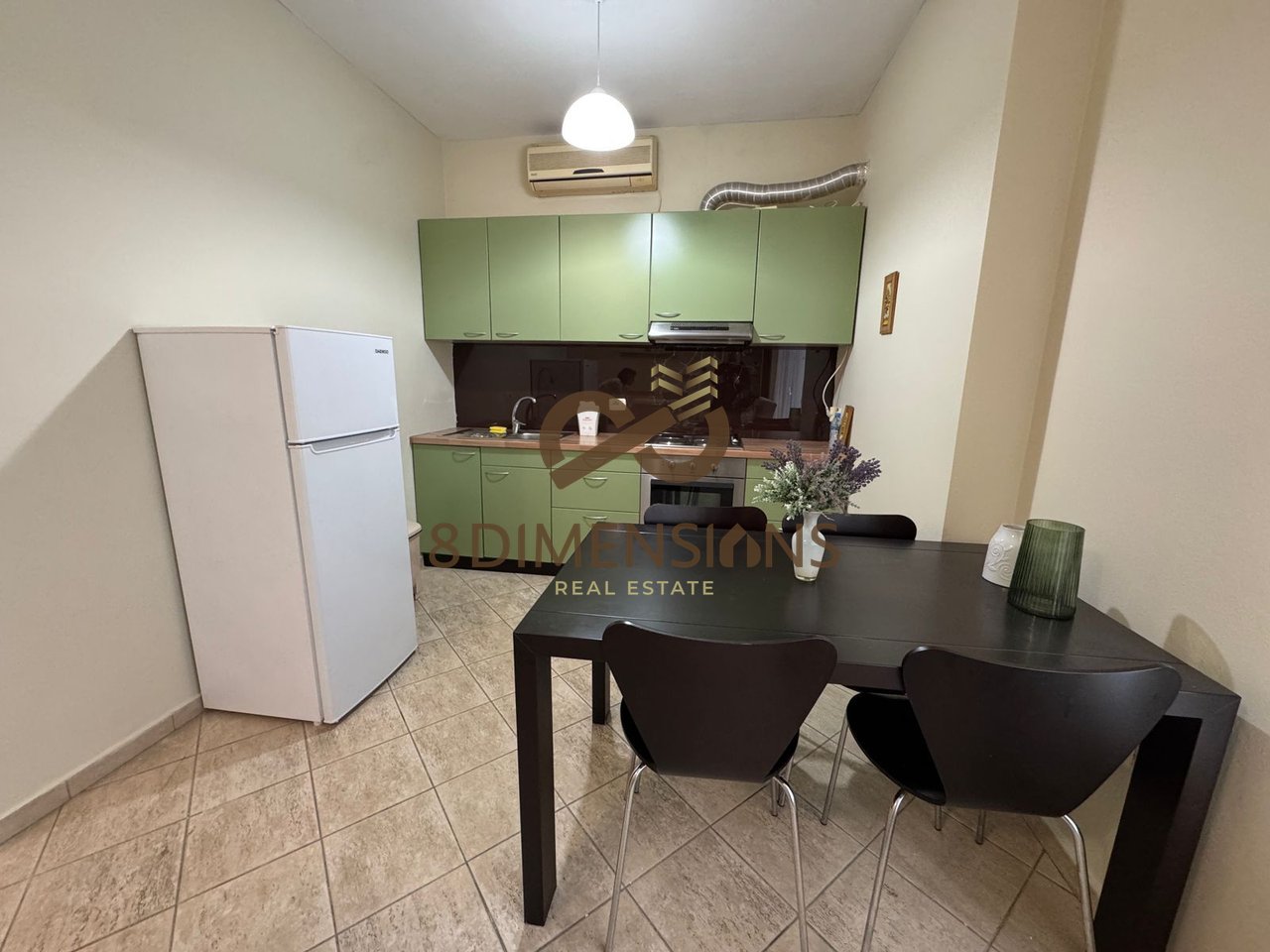 Jepet me qera Apartament 1+1 Te Ish Tregu Elektrik prane Bar Britanikut (D8241Z-48)