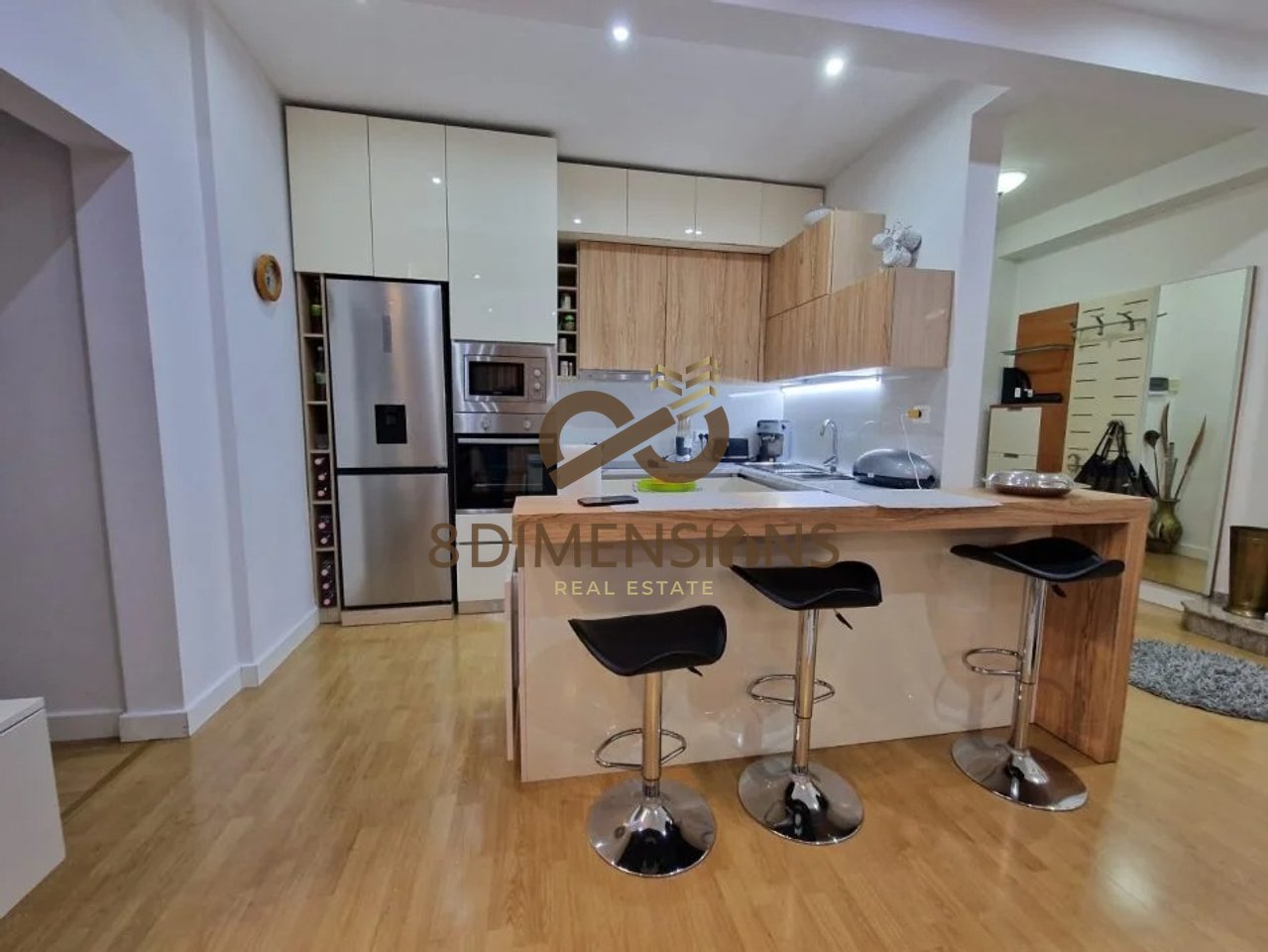 Appartamento 3+1+2 in vendita in Via Fortuzi, vicino all'Hotel Comfort