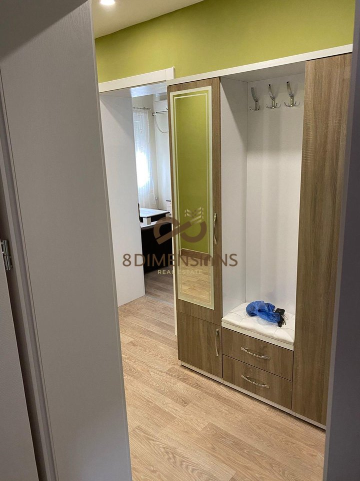 Shitet Apartament 2+1, tek Ish Ambasada jugosllave, prane hotel Colosseo (D8142Z-17)