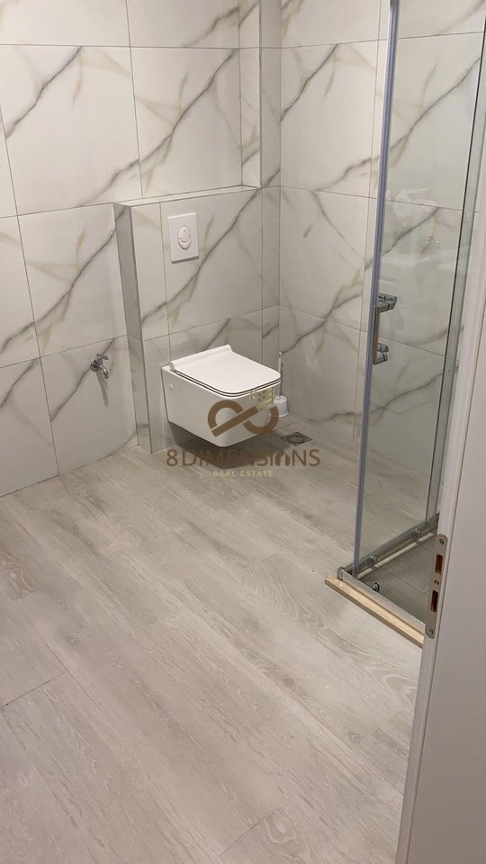 Shitet Apartament 2+1, tek Ish Ambasada jugosllave, prane hotel Colosseo (D8142Z-17)
