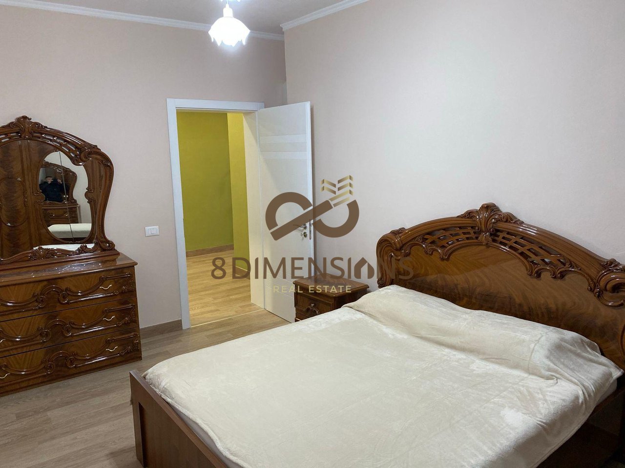 Shitet Apartament 2+1, tek Ish Ambasada jugosllave, prane hotel Colosseo (D8142Z-17)