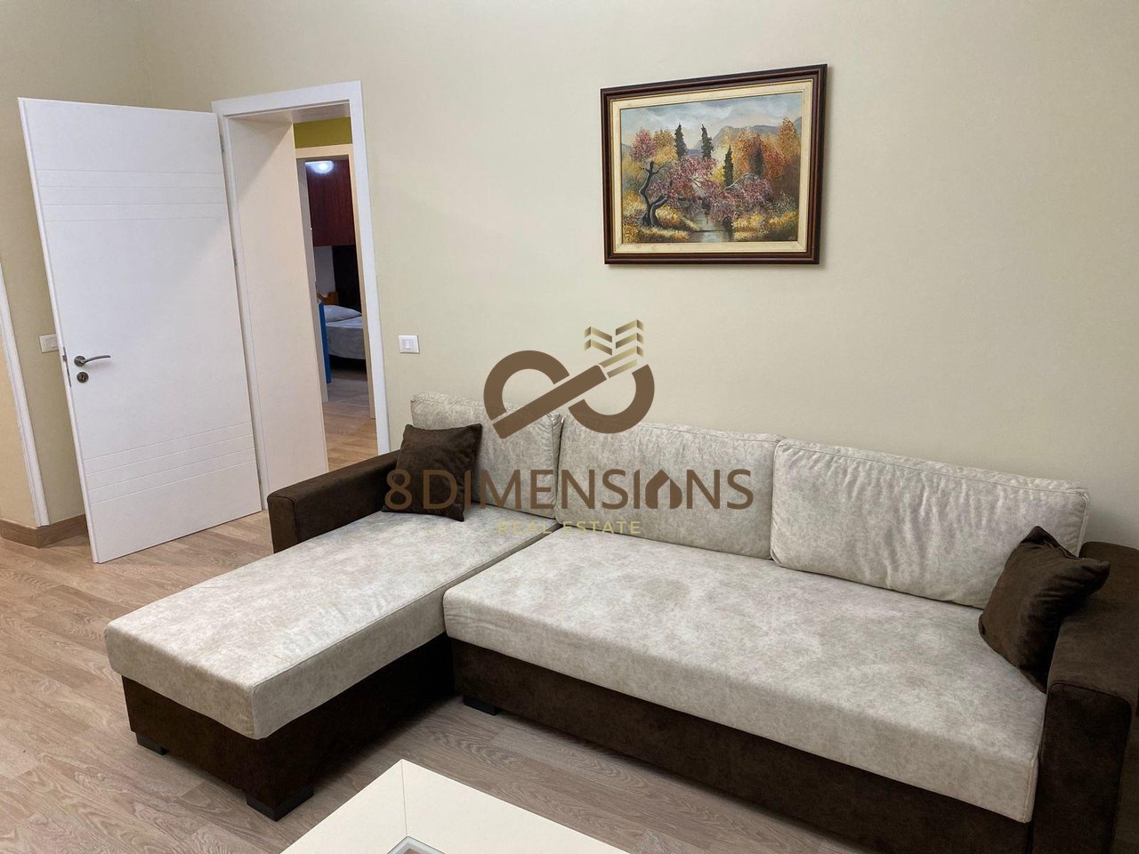 Shitet Apartament 2+1, tek Ish Ambasada jugosllave, prane hotel Colosseo (D8142Z-17)