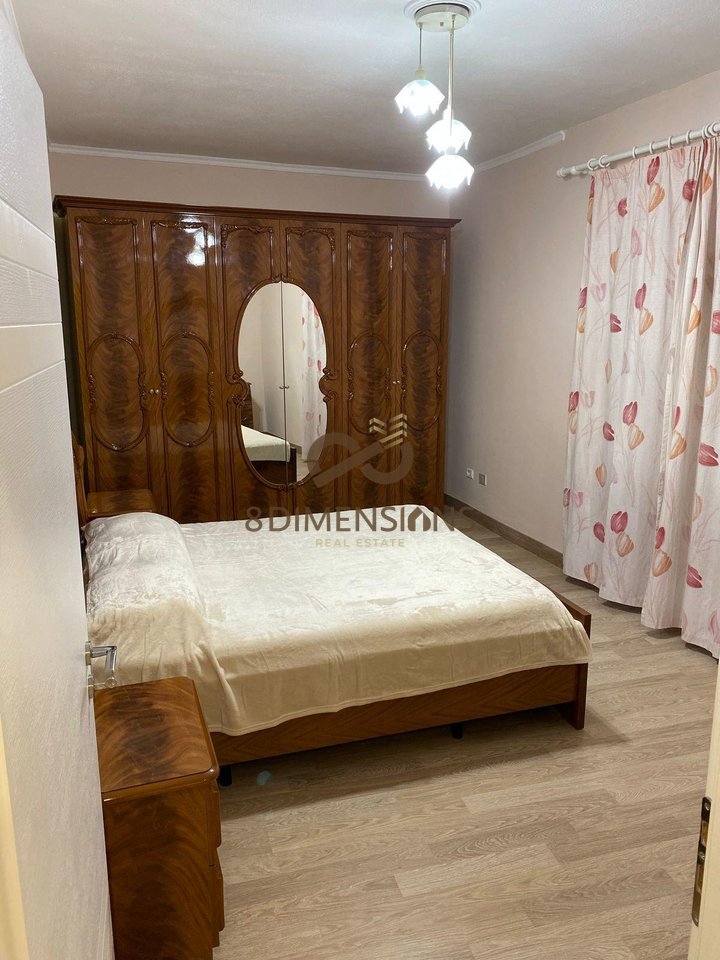 Shitet Apartament 2+1, tek Ish Ambasada jugosllave, prane hotel Colosseo (D8142Z-17)