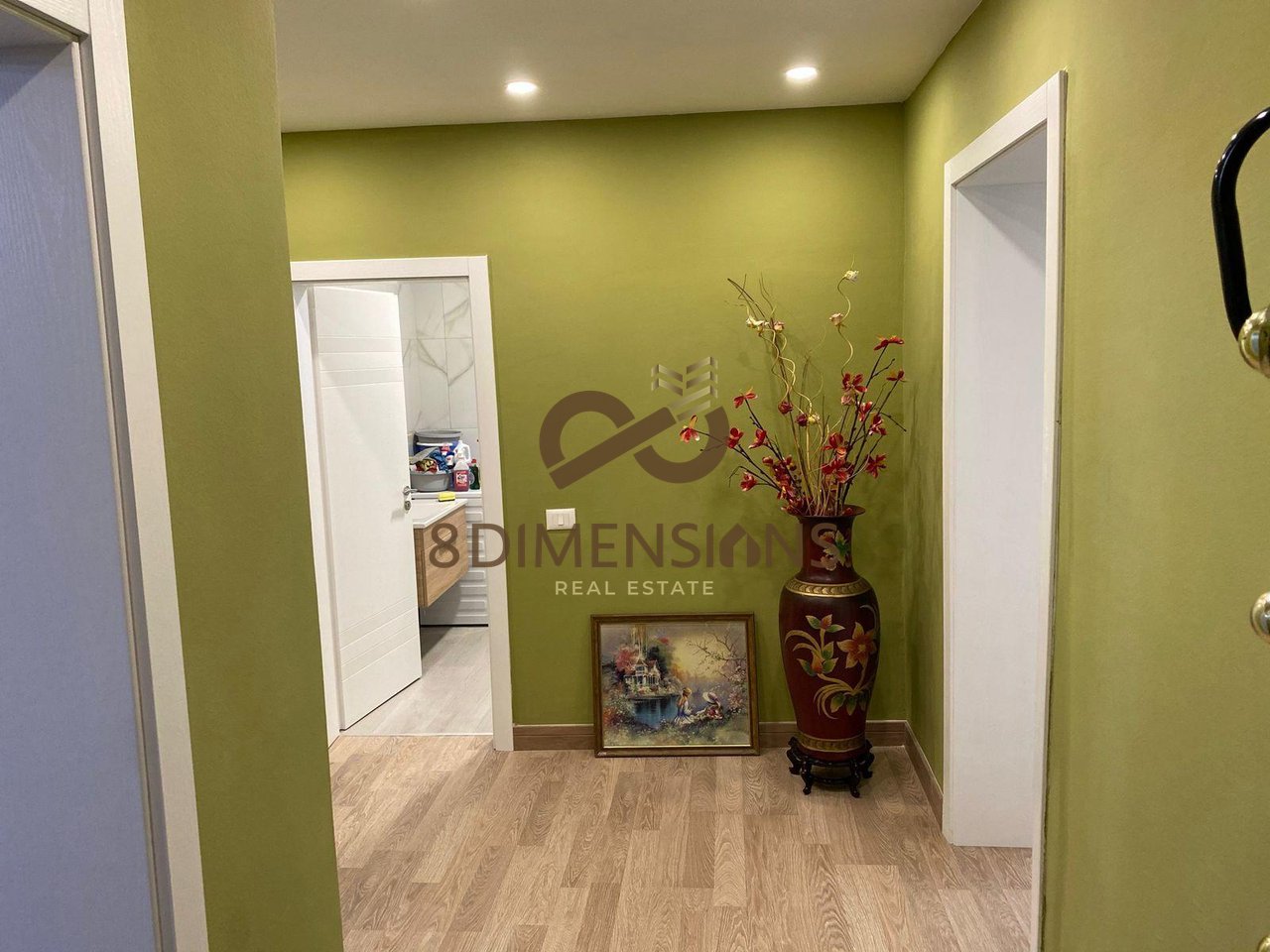 Shitet Apartament 2+1, tek Ish Ambasada jugosllave, prane hotel Colosseo (D8142Z-17)