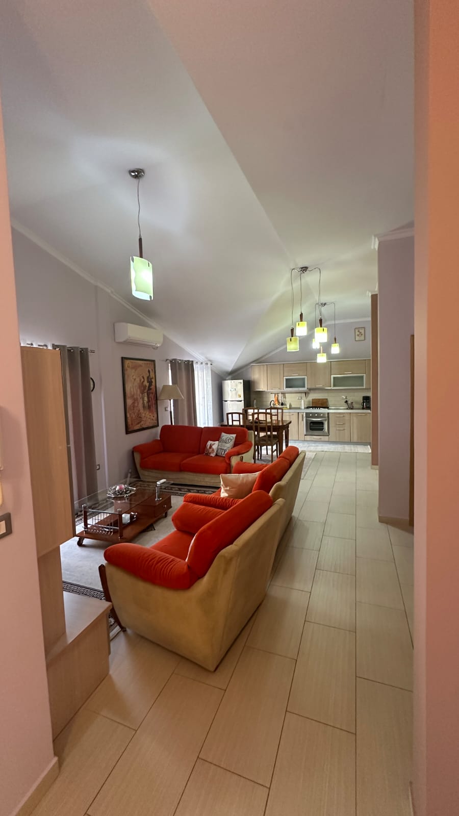 Jepet me qera Apartament 3+1 ne Kristal Center prane Rruges Prokop Mima (D8243A-15)
