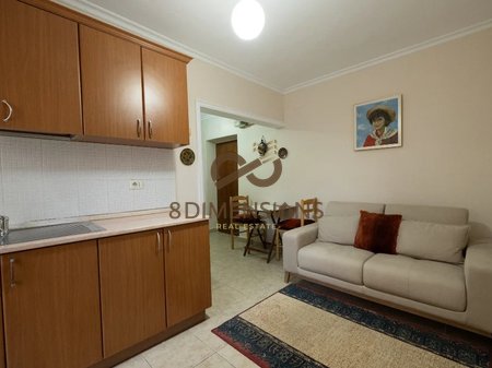 Jepet me qera Apartament 1+1 ne Rrugen Mihal Grameno, prane shkolles Mihal Grameno ne Tirane(D8241A-149)