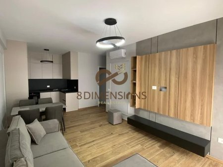 Jepet me qera Apartament 1+1 me mobilim te ri ne Kompleksin Ndregjoni  prane Bulevardit te ri ne Tirane ( D8241A-150)