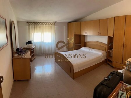 Shitet Apartament 2+1 ne Durres prane Plazh Hekurudha  (D8142A-101)