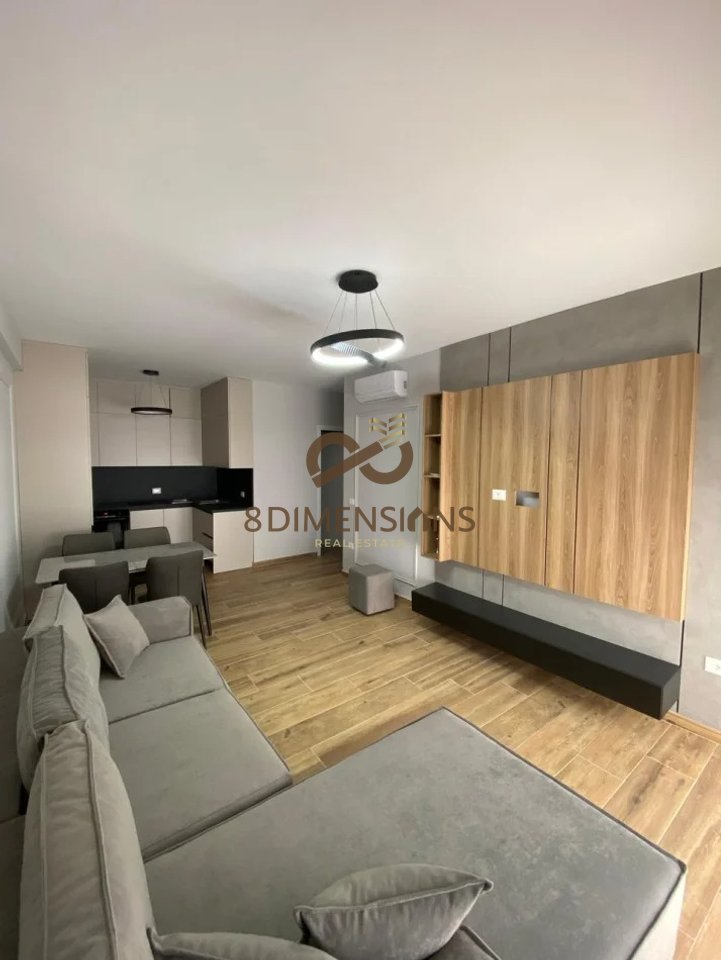 Jepet me qera Apartament 1+1 me mobilim te ri ne Kompleksin Ndregjoni  prane Bulevardit te ri ne Tirane ( D8241A-150)