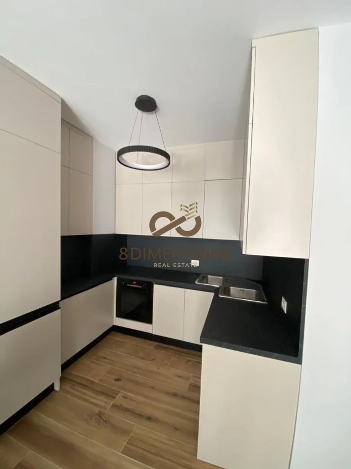 Jepet me qera Apartament 1+1 me mobilim te ri ne Kompleksin Ndregjoni  prane Bulevardit te ri ne Tirane ( D8241A-150)
