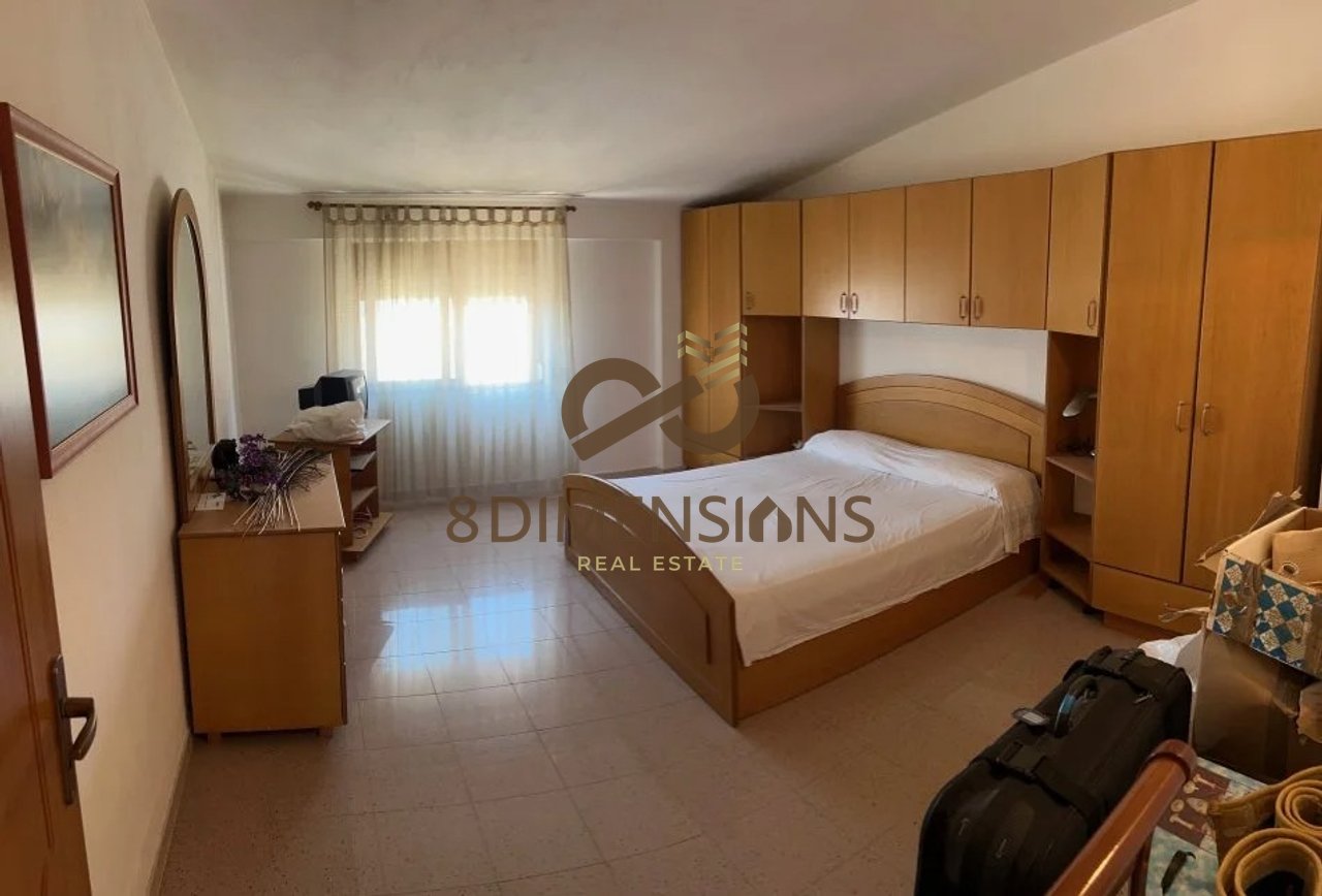 Shitet Apartament 2+1 ne Durres prane Plazh Hekurudha  (D8142A-101)