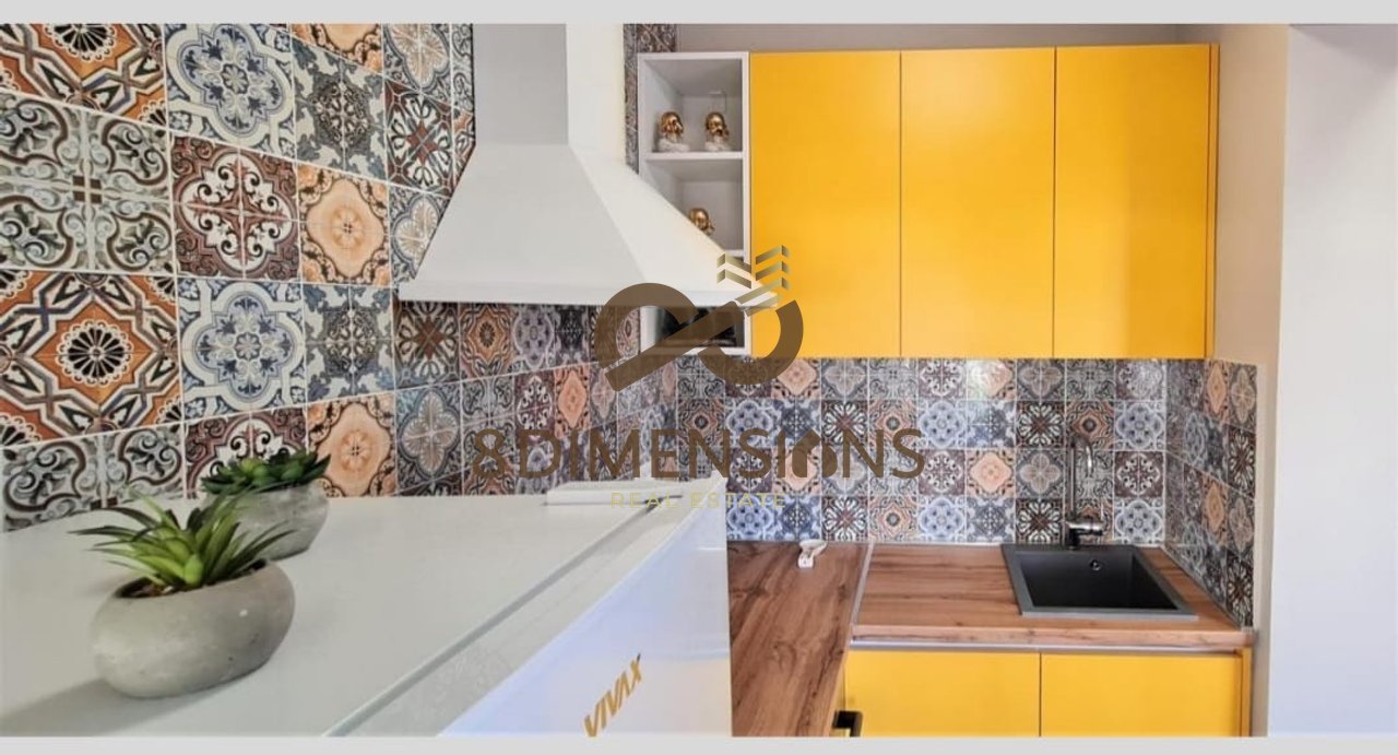 SHITET APARTAMENT PRANE KRYQEZIMIT TE 21 DHJETORIT  (D8141Z-19)