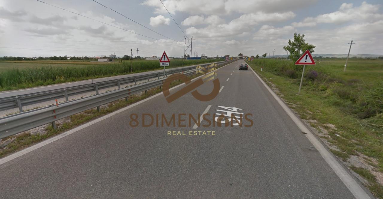 Shitet Toke ne Autostraden Lushnje – Fier, shume prane aksit kryesor  (D817A-4)
