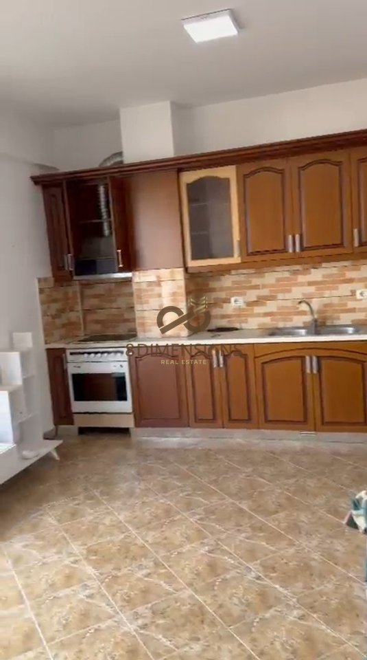 SHITET APARTAMENT 1+1 NE RRUGEN RRAPO HEKALI PRANE RRETHRROTULLIMIT TE SELITES  (D8141A-87)