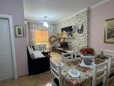 Jepet apartament me qera 2+1 tek rrethi i Astirit D8242A-156