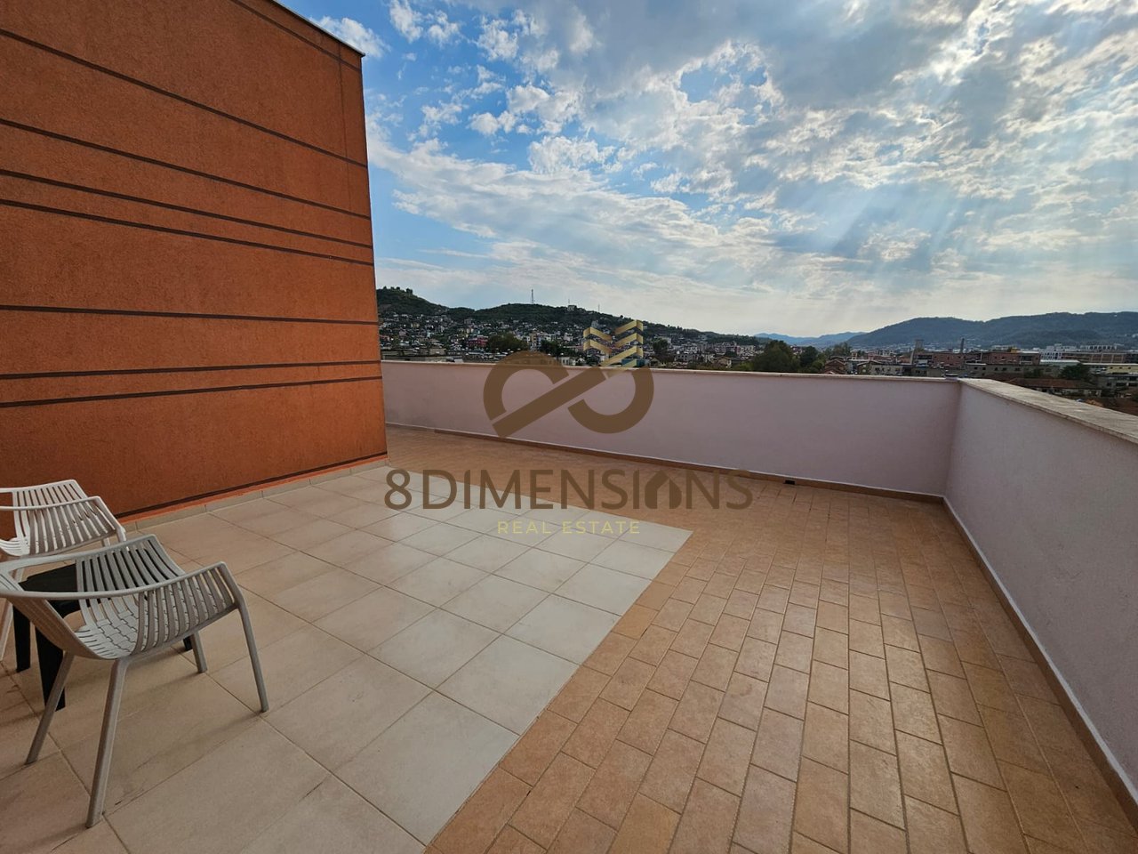Shitet apartament 2+1+2+Verande ne Kombinat - MUNDESI NDARJE/INVESTIMI  D8142A-107