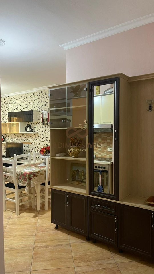 Jepet apartament me qera 2+1 tek rrethi i Astirit D8242A-156
