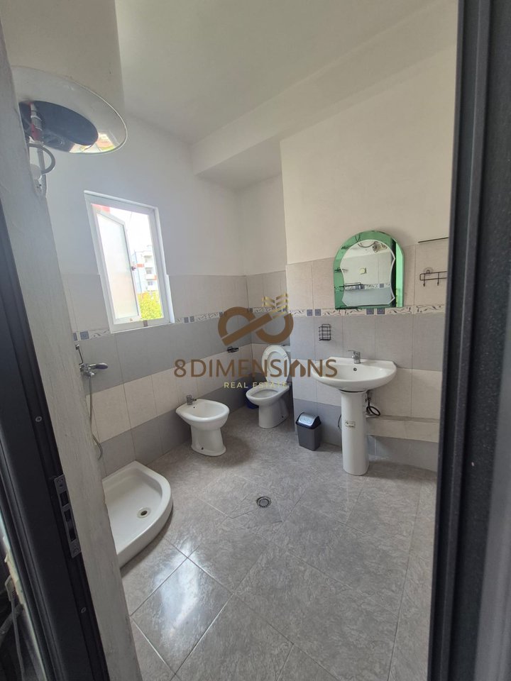 Jepet me qera apartament 2+1 prane Prokurorise D8242A-300
