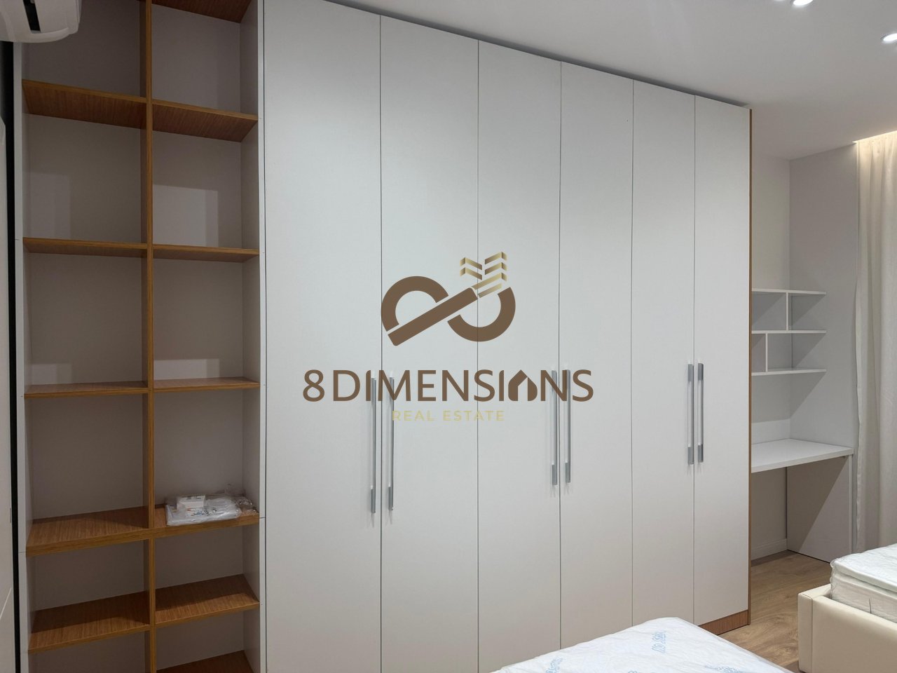 Apartament 2+1+2 me post parkimi  me Qera ne rrugen 5 Maj ne Tirane( D8242A-306)
