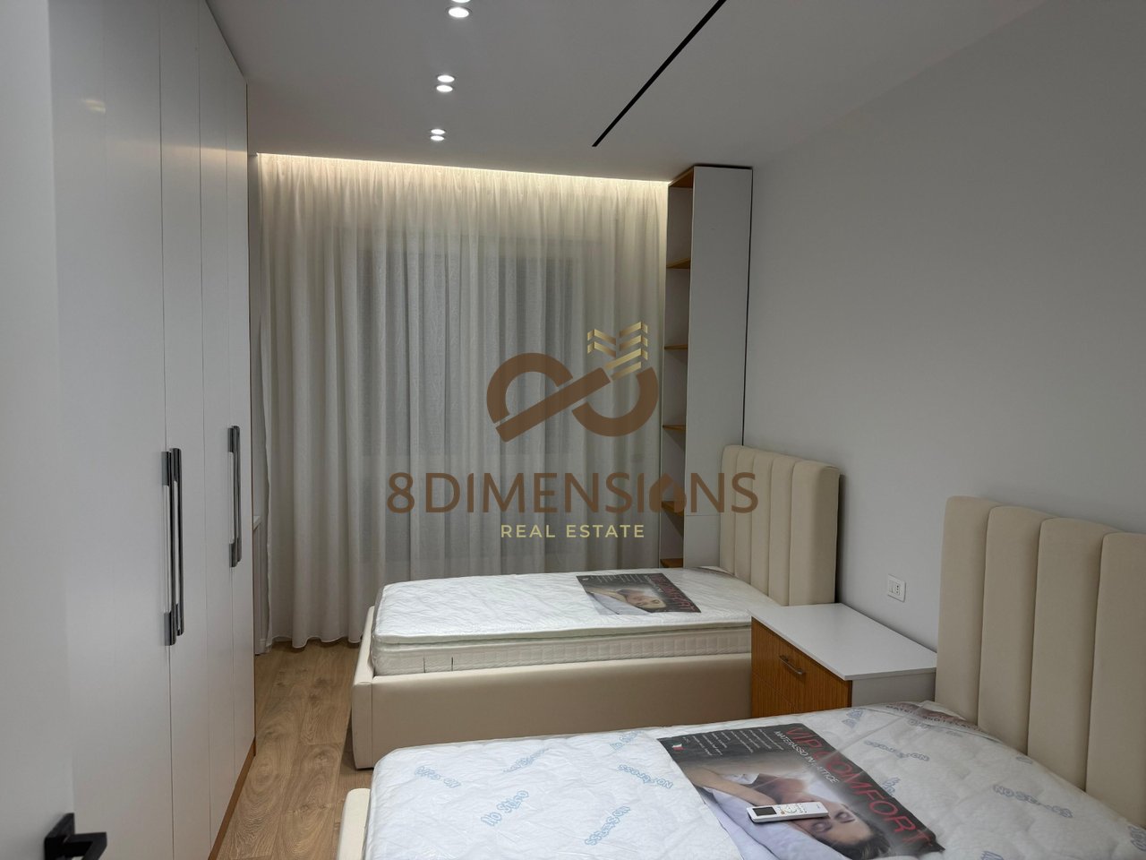 Apartament 2+1+2 me post parkimi  me Qera ne rrugen 5 Maj ne Tirane( D8242A-306)

