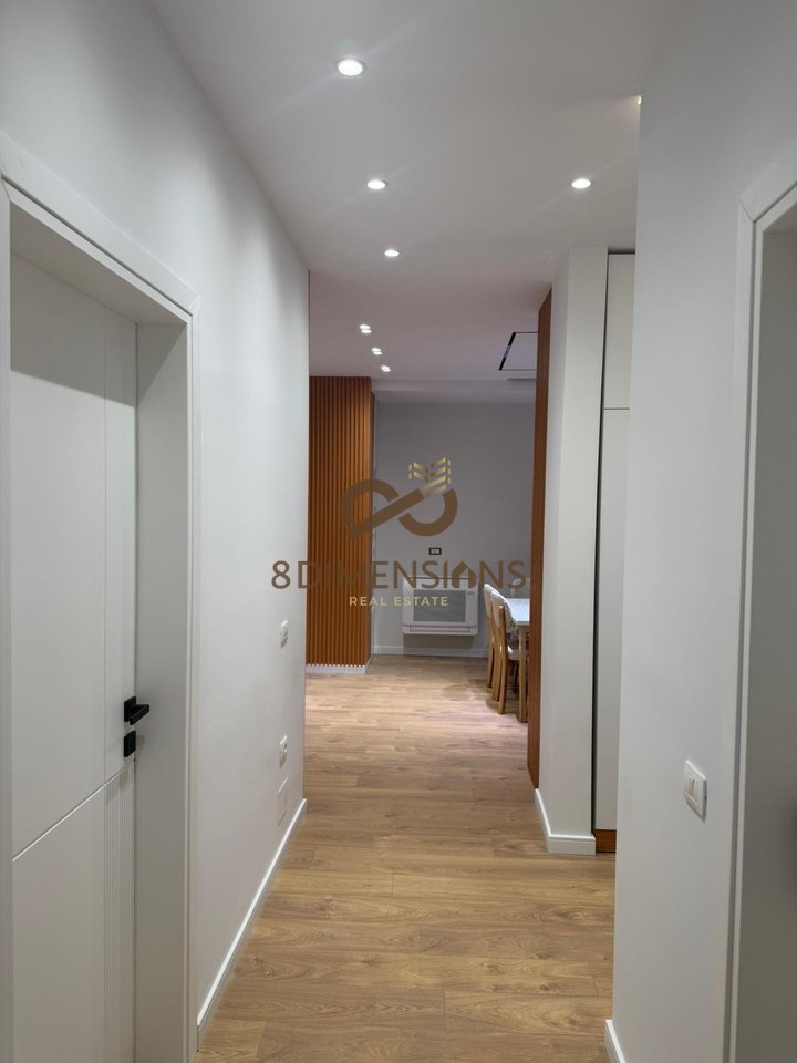 Apartament 2+1+2 me post parkimi  me Qera ne rrugen 5 Maj ne Tirane( D8242A-306)
