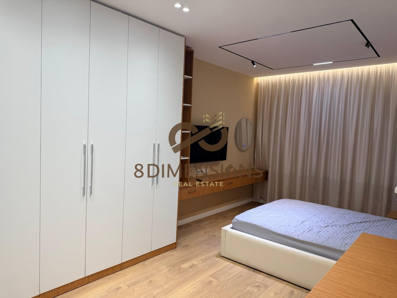 Apartament 2+1+2 me post parkimi  me Qera ne rrugen 5 Maj ne Tirane( D8242A-306)
