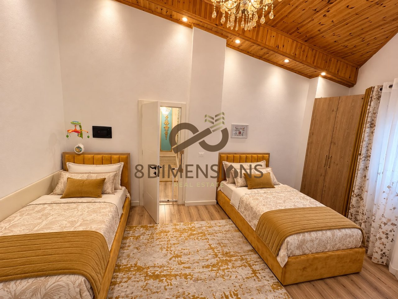 Duplex 140 m² a Fresk | Arredamento classico, camino &amp; vista panoramica su Tirana
