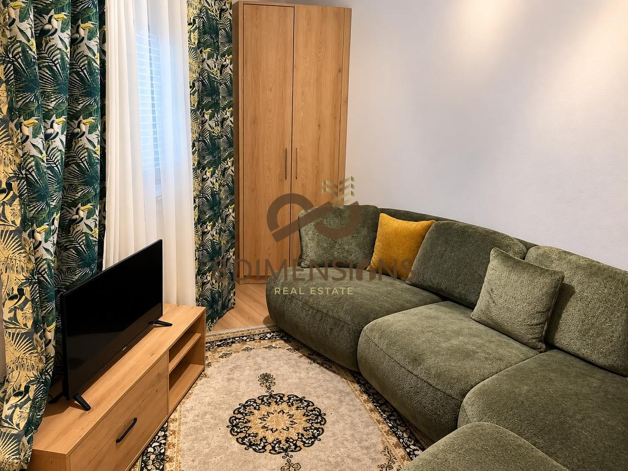 Duplex 140 m² a Fresk | Arredamento classico, camino &amp; vista panoramica su Tirana