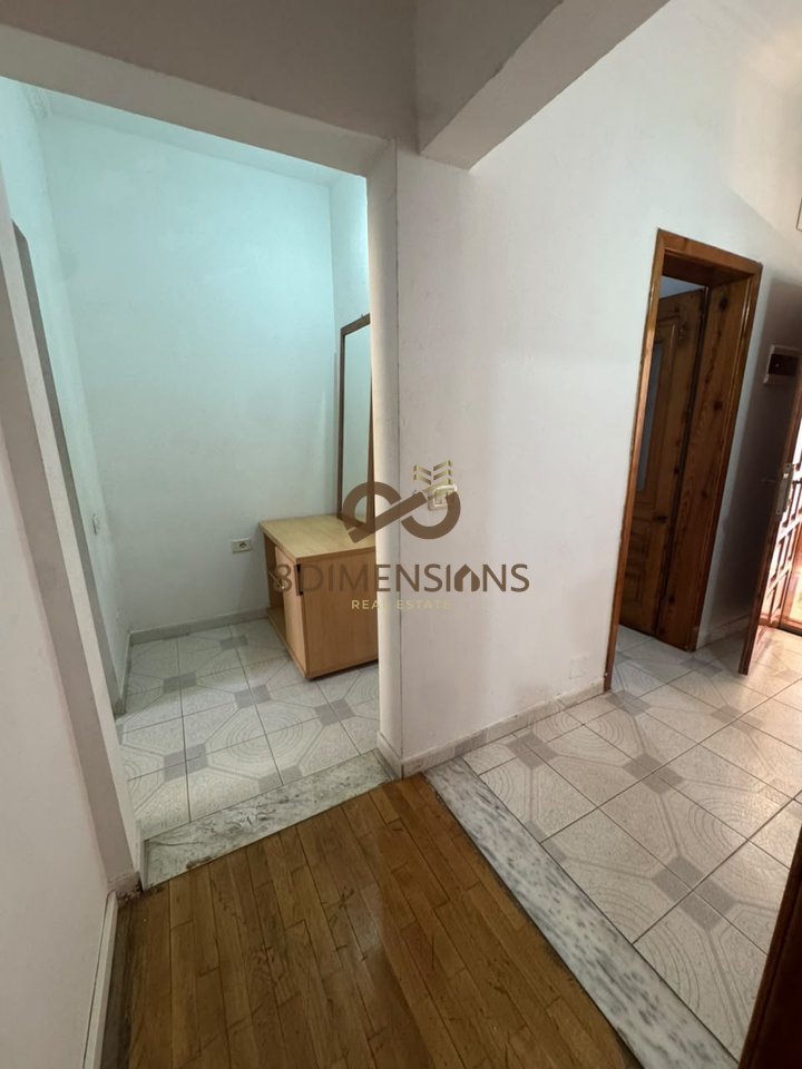 Apartment 2+1 for rent, opposite American 3 D8242A-311