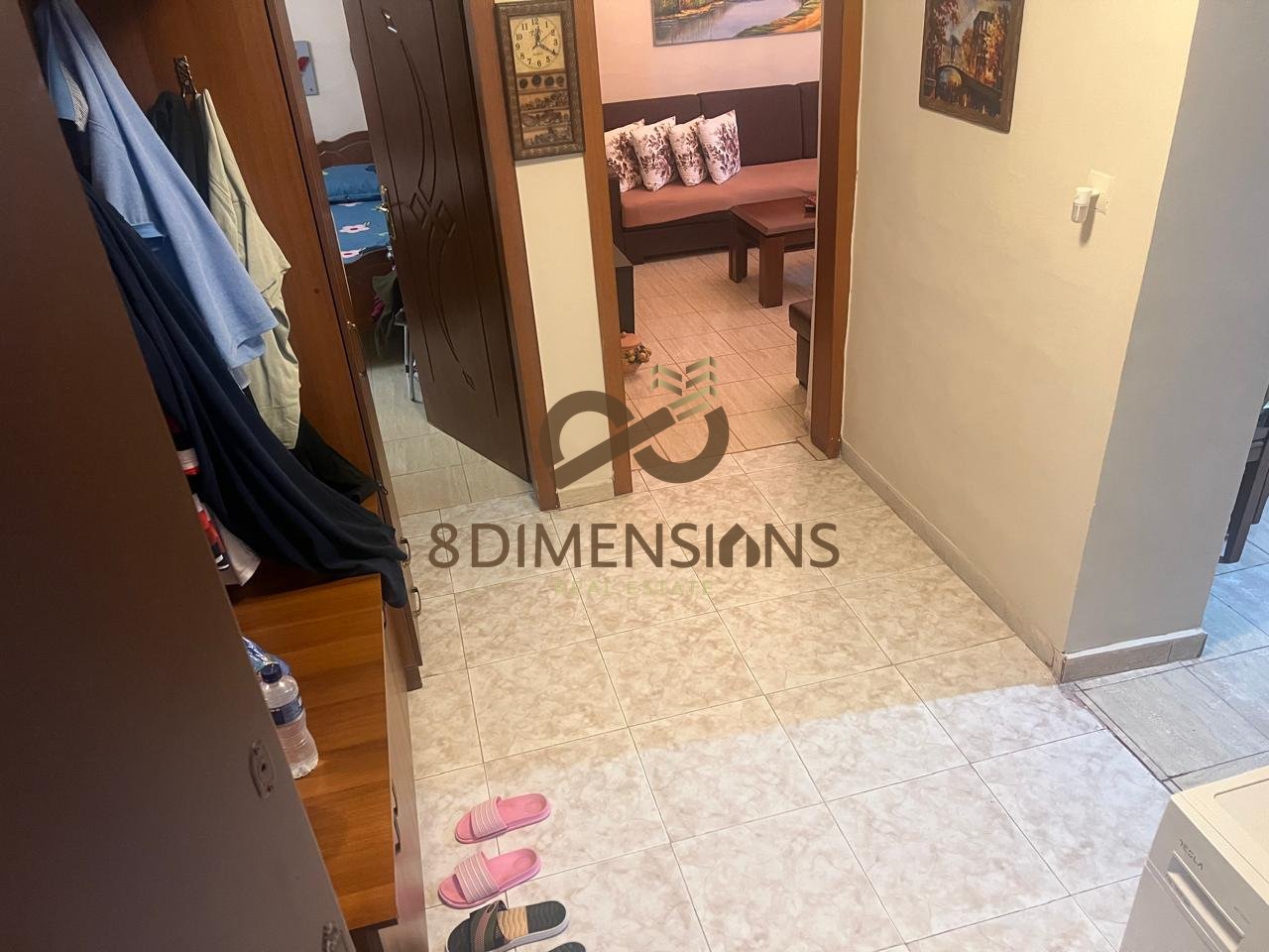 Shitet Apartament 1+1 ne Rrugen e Dibres prane Shkolles Bajram Curri(D8141Z-38)