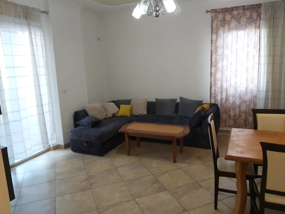 APARTAMENT 1+1 ME QERA NE ASTIR, TEK BULEVARDI MIGJENI (ID D8241A-311)