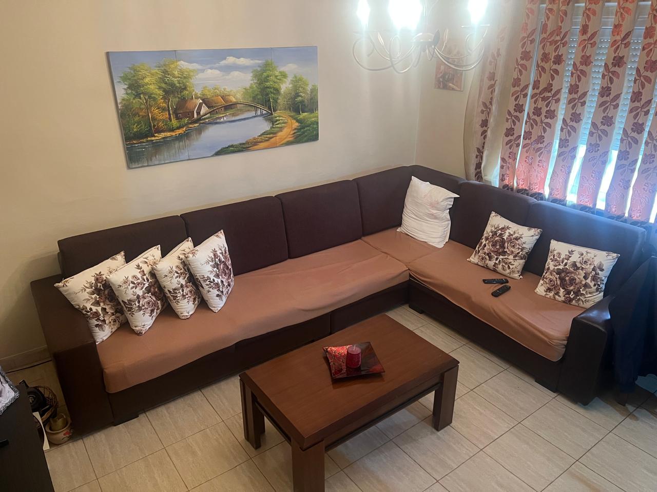 Shitet Apartament 1+1 ne Rrugen e Dibres prane Shkolles Bajram Curri(D8141Z-38)