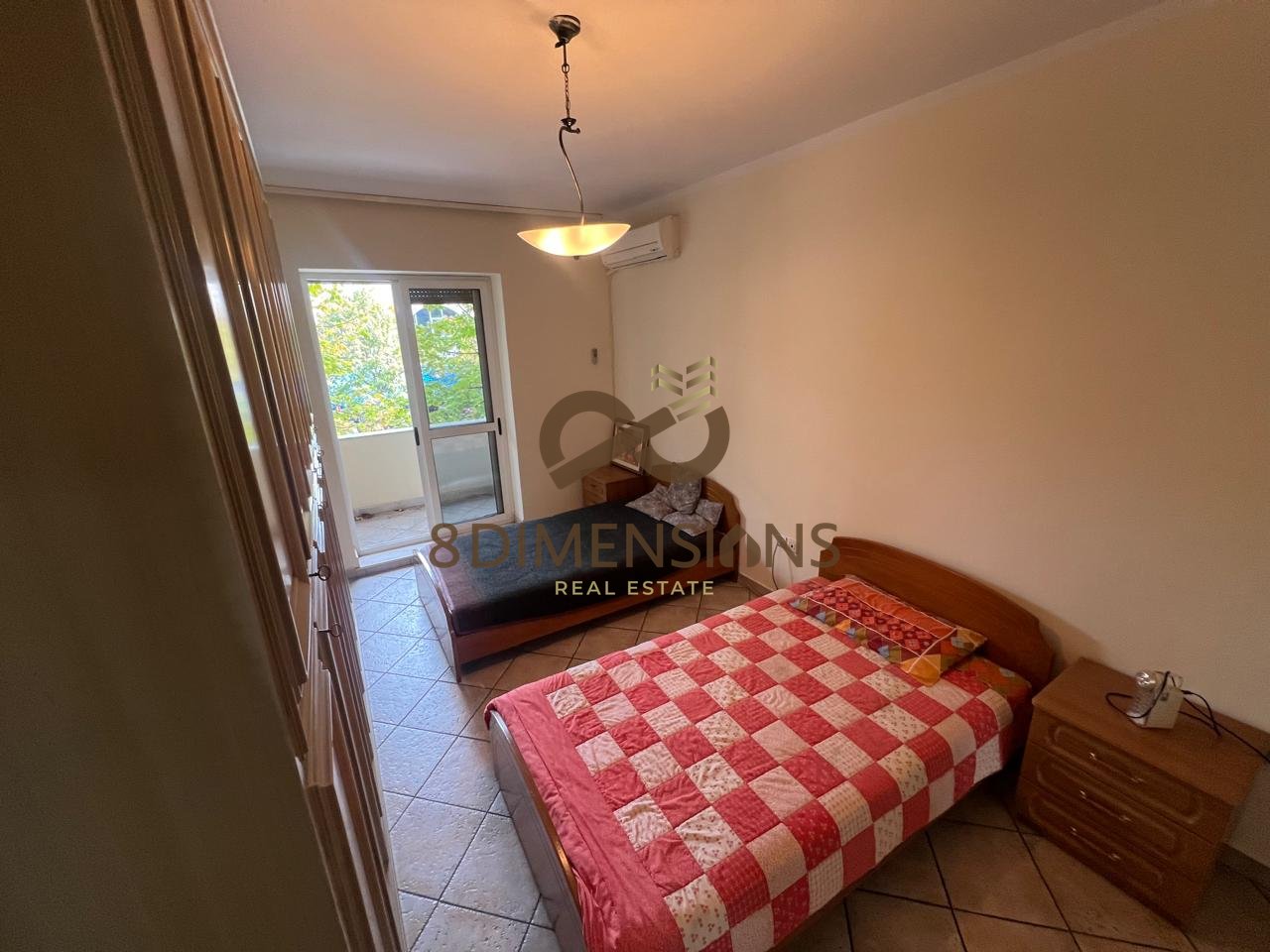 🏡 Te Brryli, brenda Unazës, buzë rrugës kryesore, shitet apartament 1+1(D8141Z-39)
