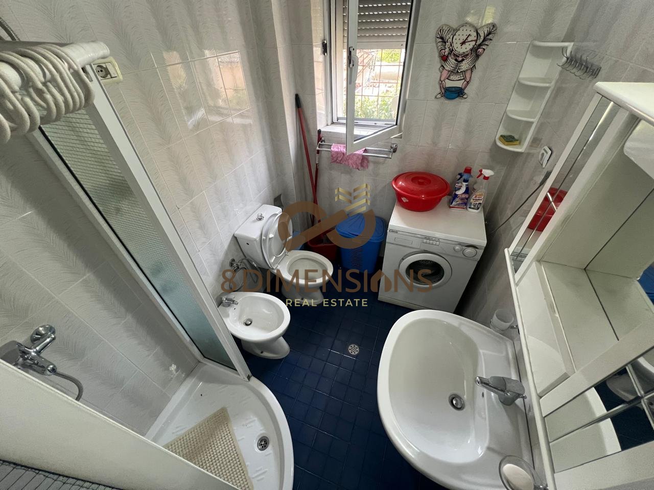🏡 Te Brryli, brenda Unazës, buzë rrugës kryesore, shitet apartament 1+1(D8141Z-39)
