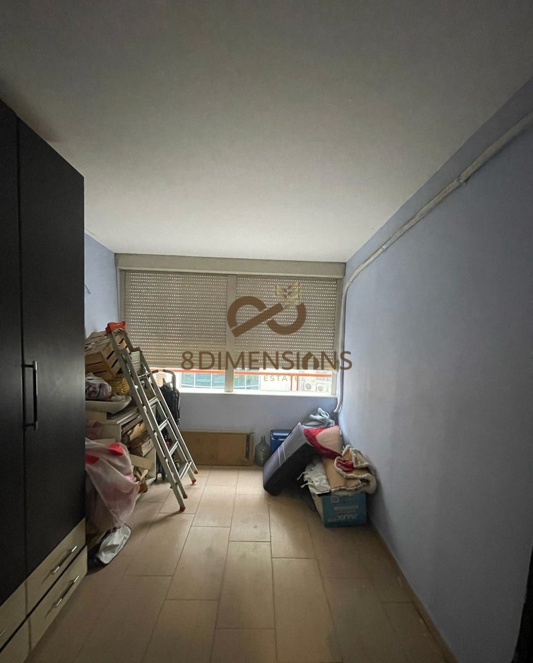 Apartament 3+1 +2 +Ballkon me qera tek Ish Tregu Elektrik, Prane Bar Britanikut - Tirane | ID: D8243A-32