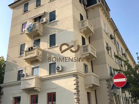 Jepet me qera Ambjent Zyre tek Bulevardi Zogu I ,prane Ministrise se Drejtesise ne Tirane (ID D8241Z-70 )
